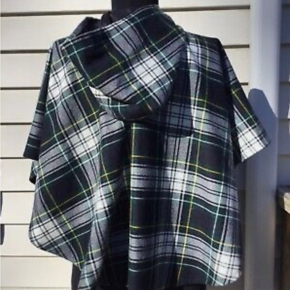 Child’s Wool Tartan Cape M - Picture 2 of 8